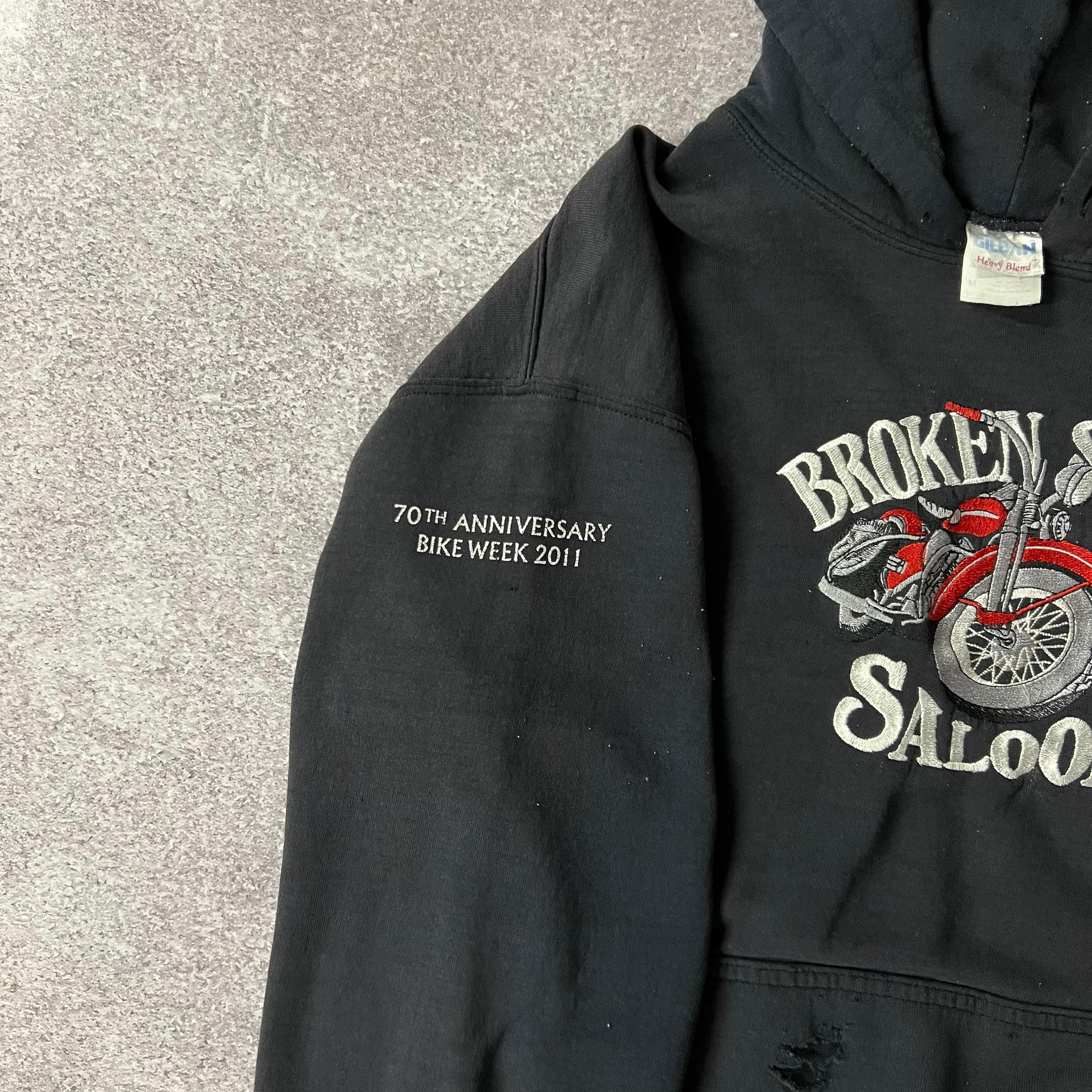 2010s Gildan Distressed Hoodie M