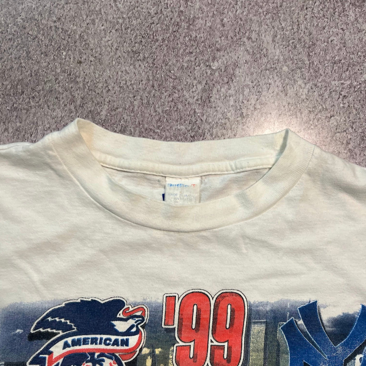 90s New York Yankees MLB Out Do Big Logo Double Stitch Faded Tee L