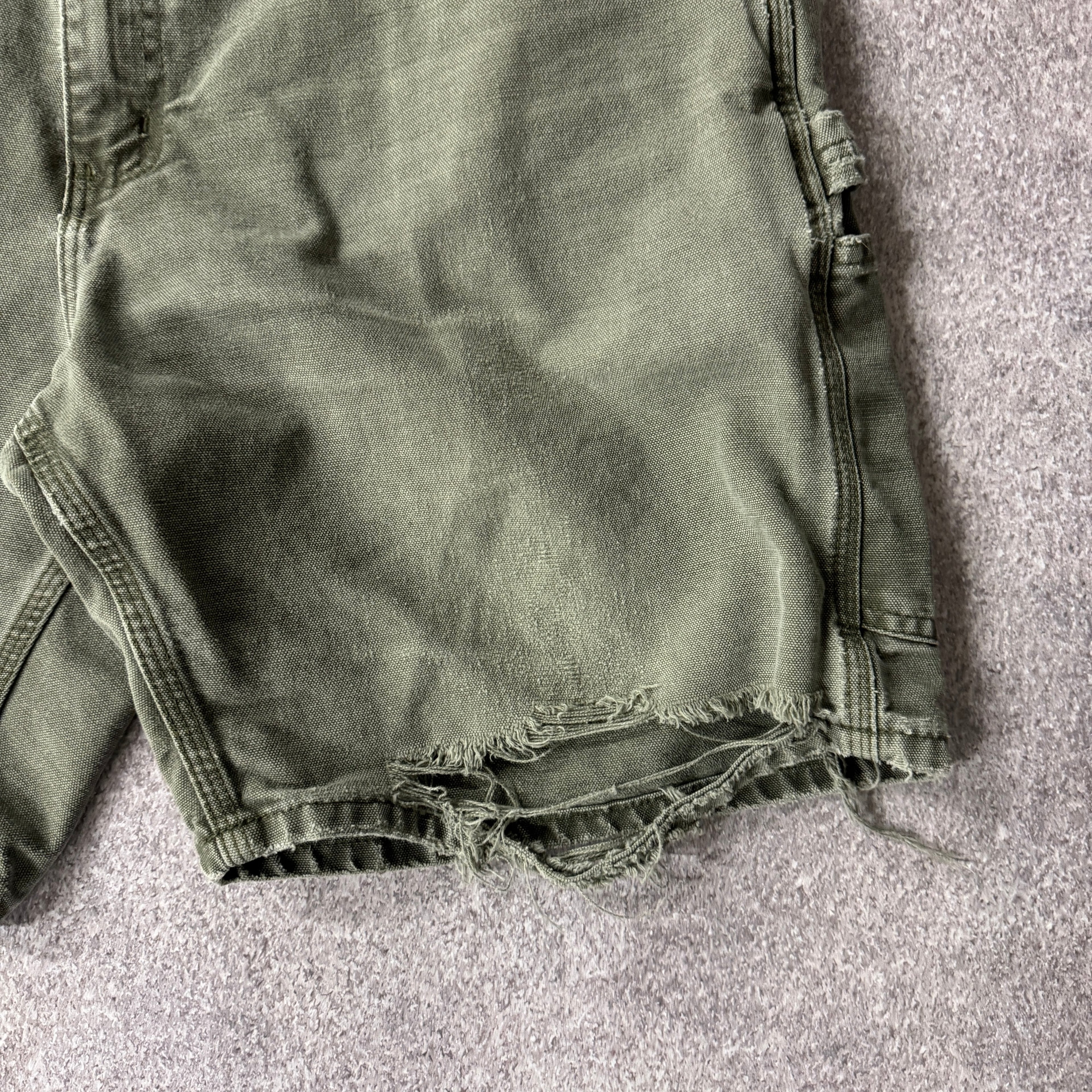 Y2K Carhartt Washed Duck Work Carpenter Shorts Green Distressed 36W x 9L