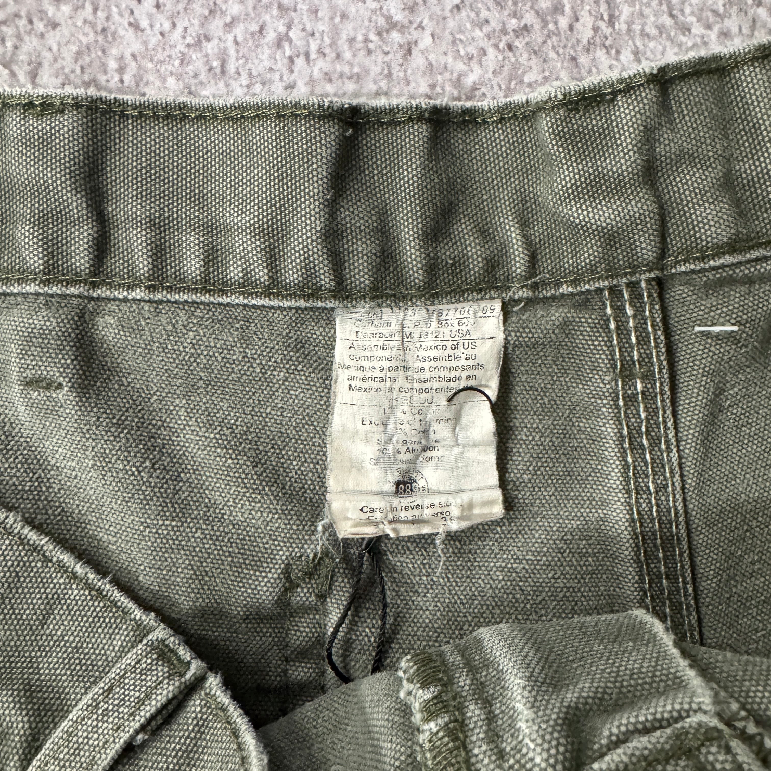 Y2K Carhartt Washed Duck Work Carpenter Shorts Green Distressed 36W x 9L