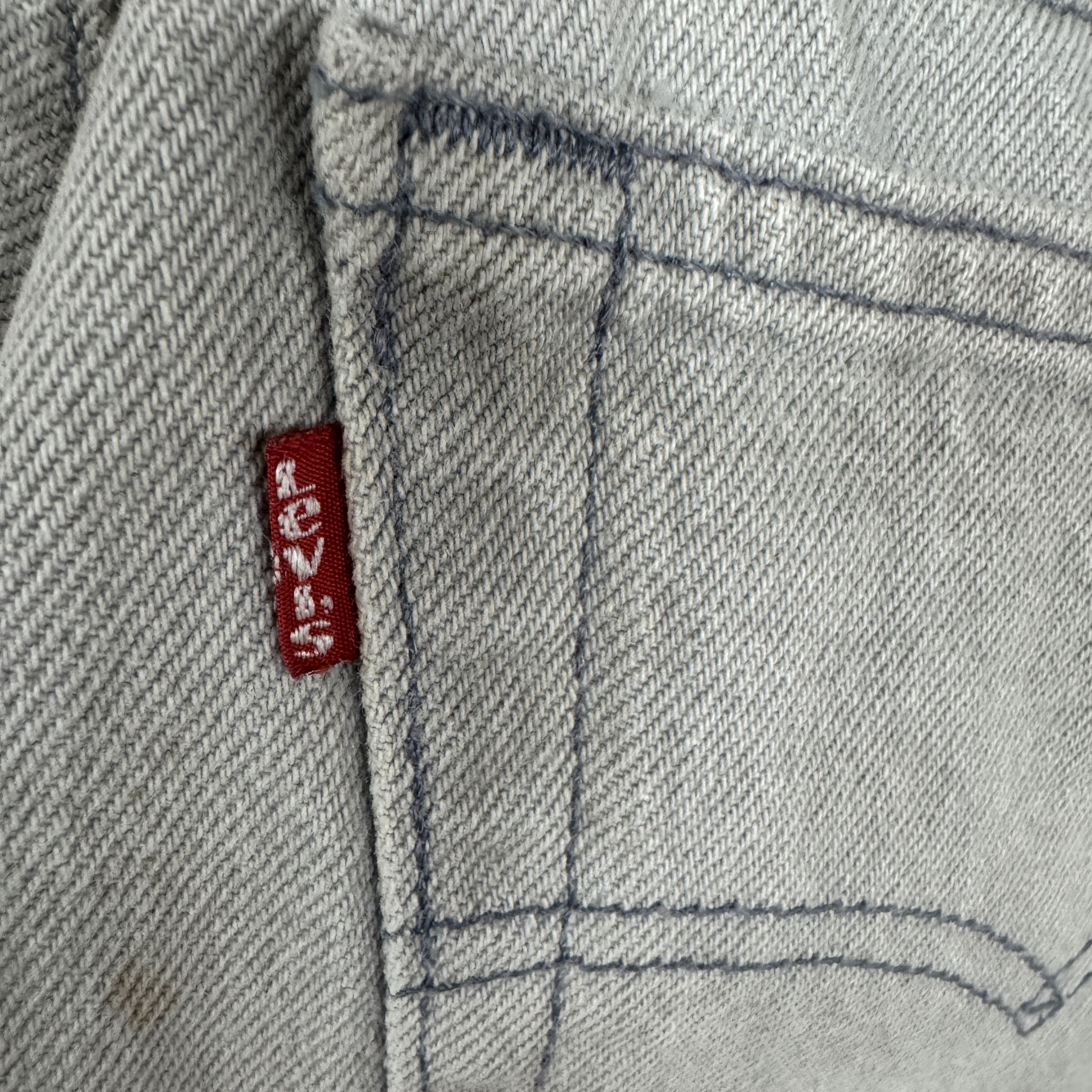 90s Levi's Gray Distressed Jeans 33W x 34L