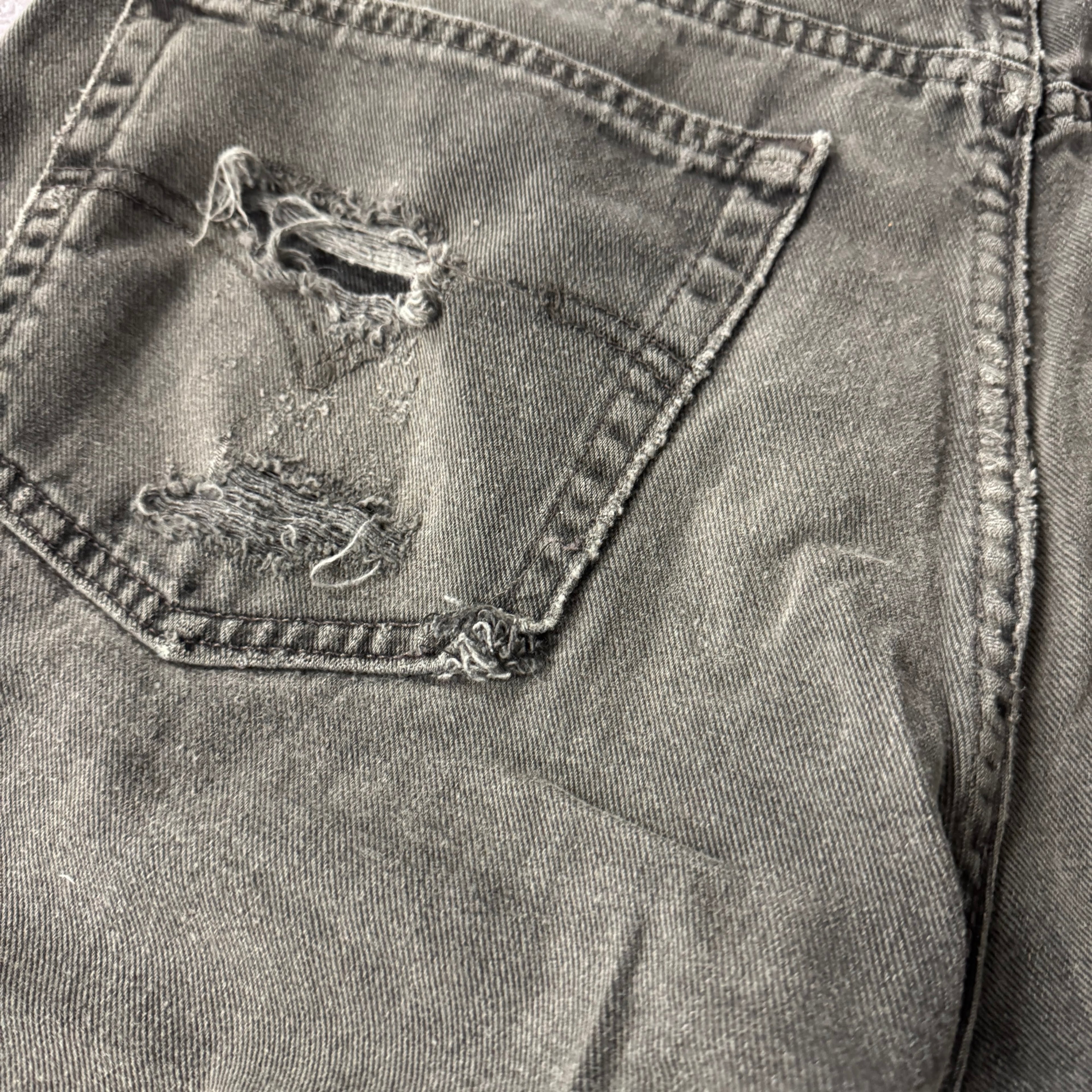 80s Levi's Black Distressed Jeans 38W x 32L